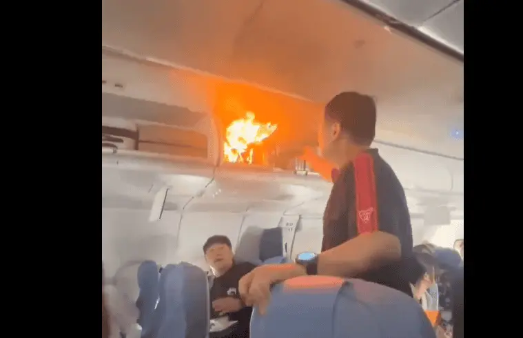 Arde batería de litio en pleno vuelo en China; el avión tuvo que aterrizar de emergencia en Shangái