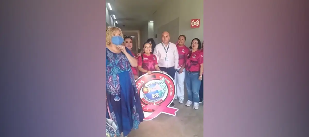 Mujer interrumpe celebración del mes rosa en el IMSS de Reynosa por falta de tratamiento y especialistas