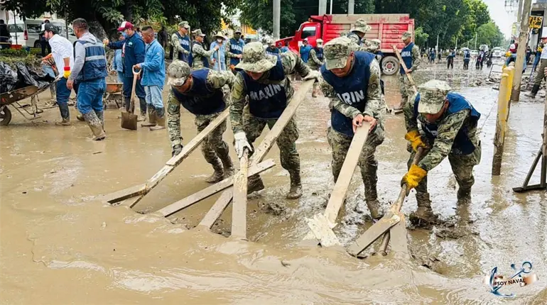 Defensa y Semar refuerzan apoyo a damnificados con despensas, maquinaria y puentes aéreos