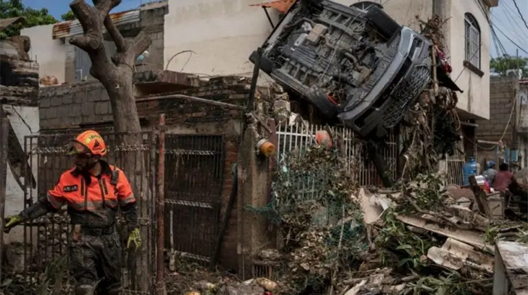 Presenta Sheinbaum ejes para atender emergencia en estados afectados por lluvias