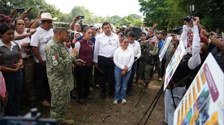 Recorre Sheinbaum Pantepec, Puebla, municipio afectado por inundaciones