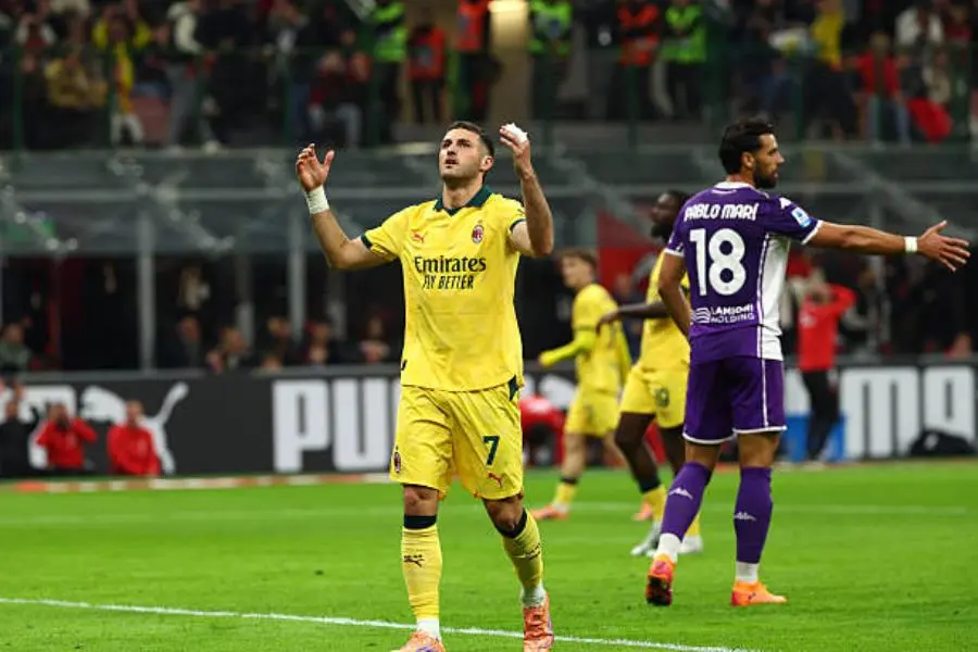 Giménez y el Milan son líderes de Italia con triunfo sobre Fiorentina
