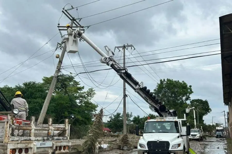 Reporta CFE restablecido 98.7% del suministro de energía en estados afectados por lluvias
