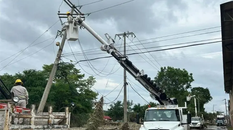 Restablecido 98.7% del suministro de energía en estados afectados por lluvias: CFE