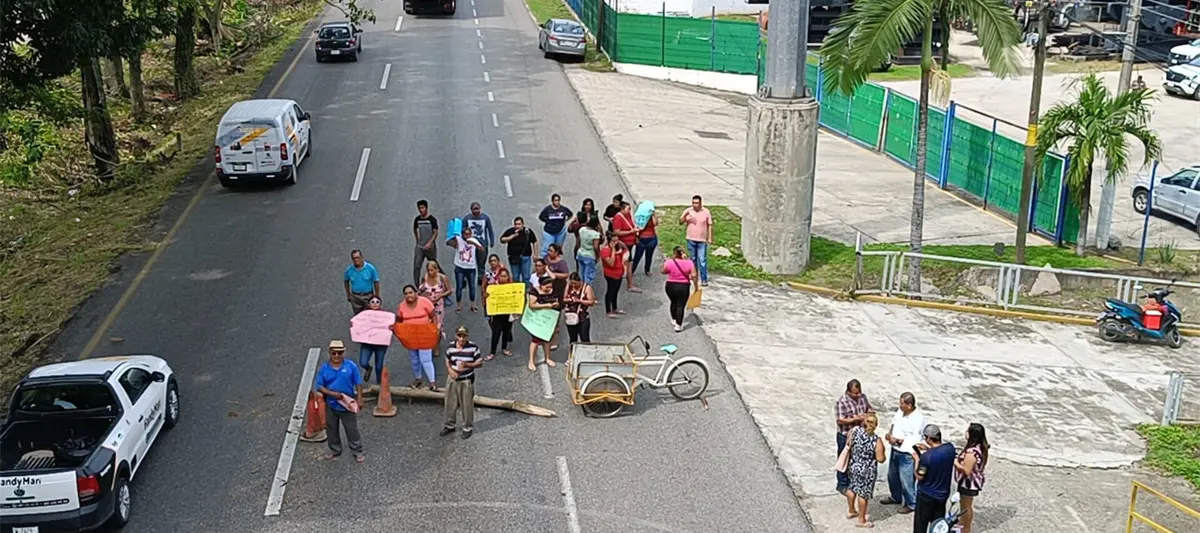 Retiran bloqueo en la Villahermosa – Cárdenas
