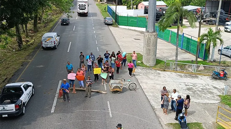 Retiran bloqueo en la Villahermosa – Cárdenas