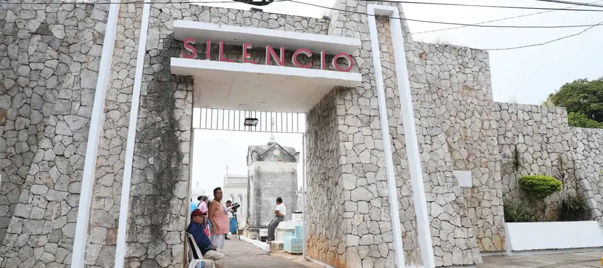 Panteones de Centro listos para recibir a más de 30 mil visitantes en Día de Muertos: Osuna