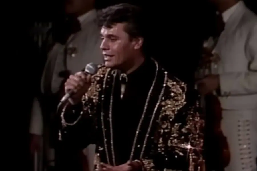 Proyectarán primer concierto de Juan Gabriel en Bellas Artes, en el Zócalo de CDMX