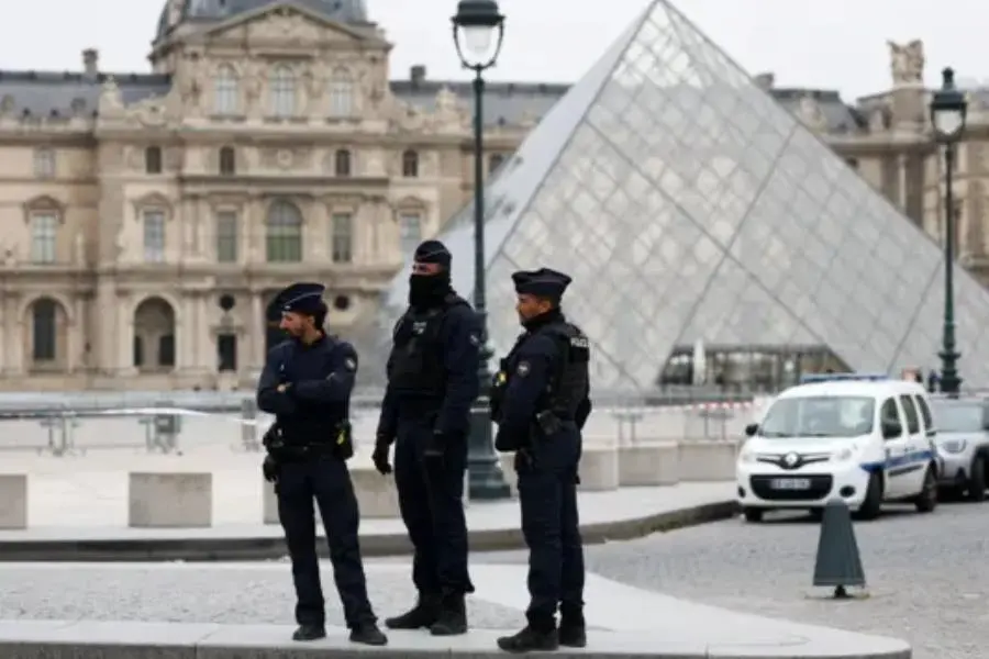 Joyas robadas del Louvre tienen valor estimado de 100 mdd:  Fiscal de París