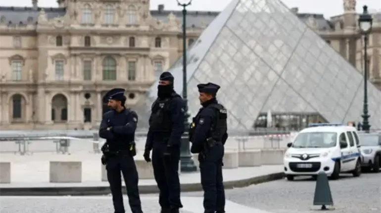 Joyas robadas del Louvre tienen valor estimado de 100 mdd:  Fiscal de París