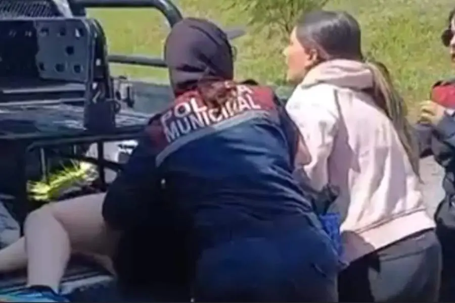 Regidora de Juanacatlán y familiares son detenidos por golpear a policías en Jalisco