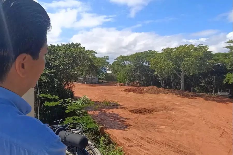 Denuncian relleno a metros de laguna de Las Ilusiones en construcción de casas del Infonavit