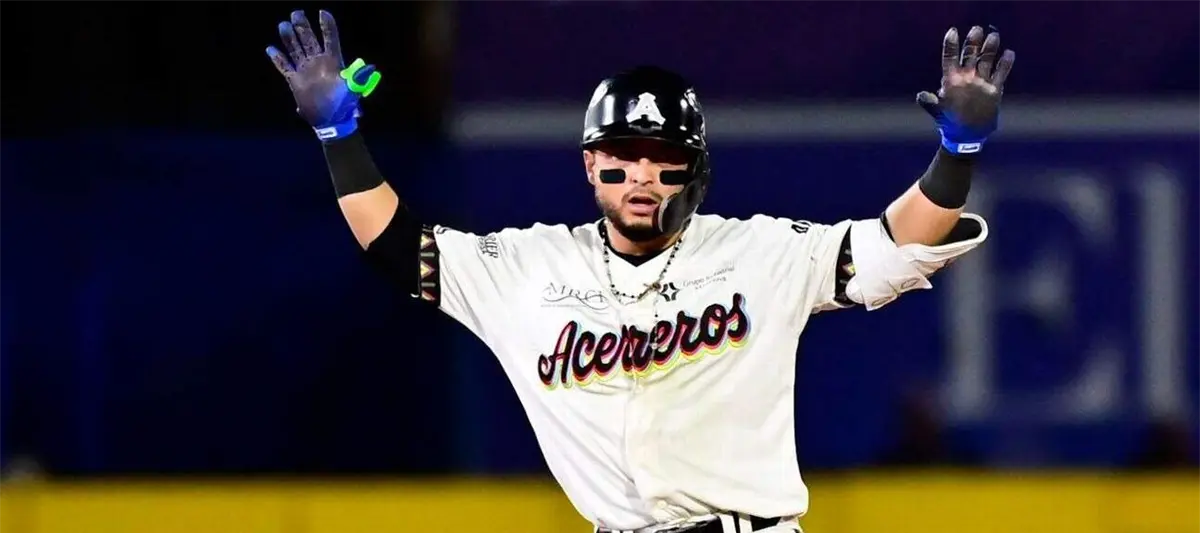 Juan Mora, Novato del Año con Acereros