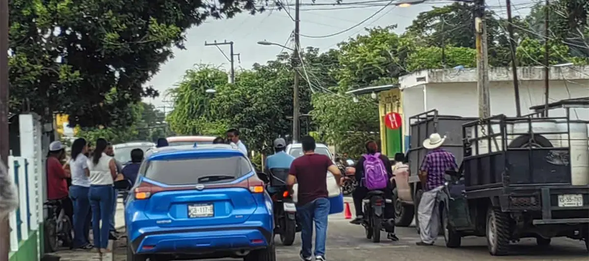 Bloquean habitantes de San Manuel, Huimanguillo carretera a Chiapas por falta de servicios municipales