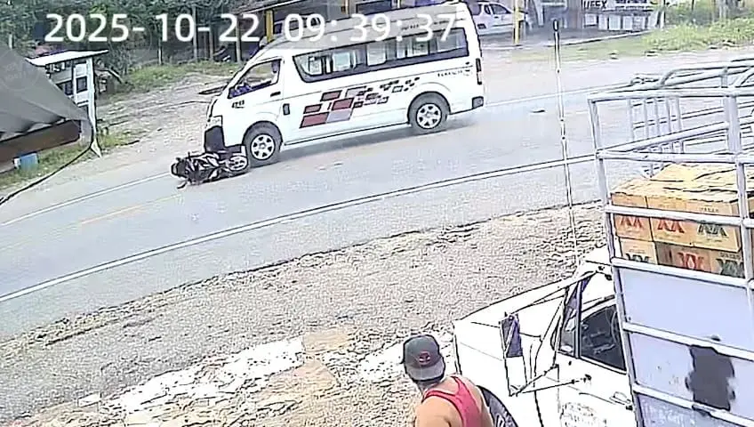 Urvan atropella a madre e hija en moto en la Teapa- Villahermosa