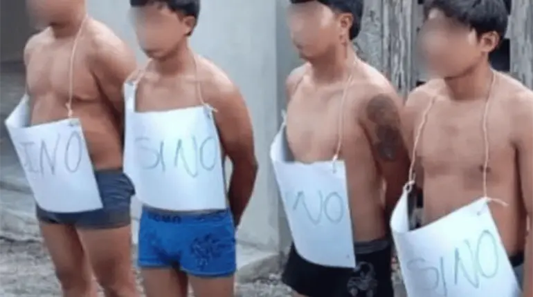 Golpean y desvisten a 5 jóvenes en Chiapas señalados de asesinato