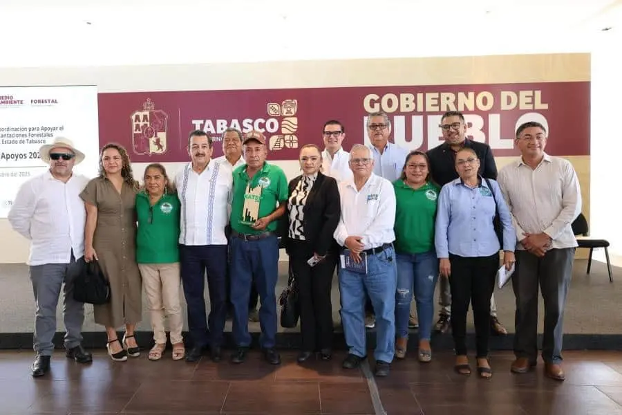 Entrega May apoyos a la CONAFOR para mantenimiento de plantaciones forestales comerciales de Tabasco