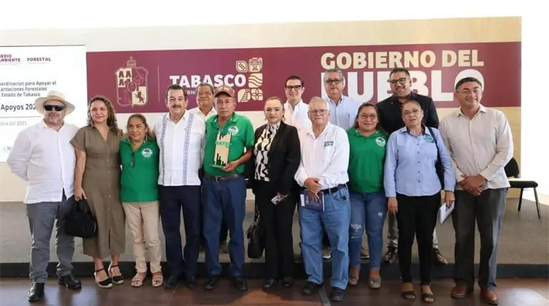 Entrega May apoyos a la CONAFOR para mantenimiento de plantaciones forestales comerciales de Tabasco