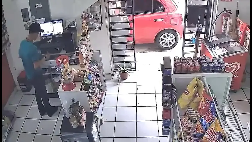 Sujeto entra a robar a tienda en Tenosique; lo detienen en la huida