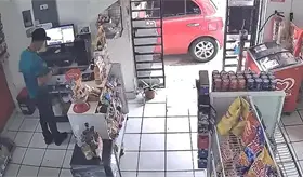 Sujeto entra a robar a tienda en Tenosique; lo detienen en la huida