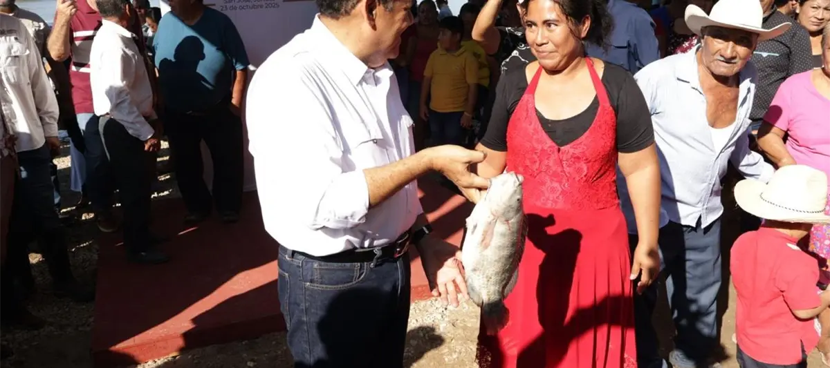 May da banderazo a primeras 4 toneladas de cosecha del programa ´Pescando Vida´ en Jonuta