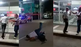 ¡Lo cacheteó! Captan pelea entre dos hombres a las afueras del ADO Villahermosa