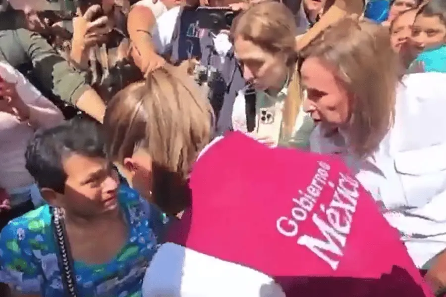 "Me prometió ayuda y no me cumplió", mujer expone a Nahle frente a Sheinbaum