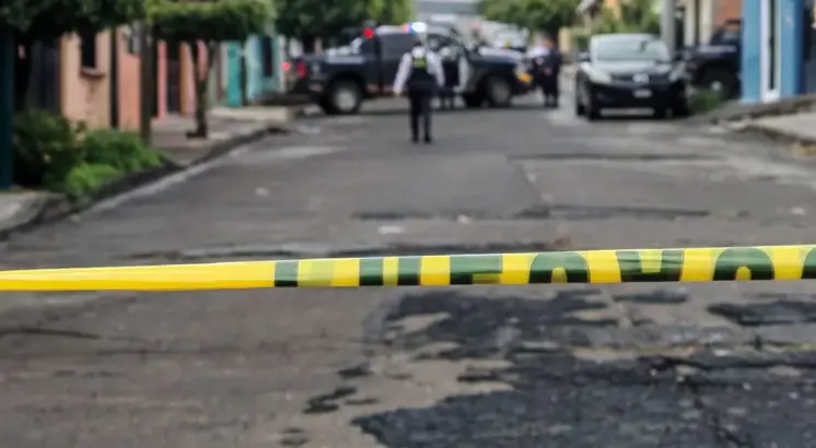 Detienen en Michoacán a presunta extorsionadora tras realizar cobro de piso a pobladores