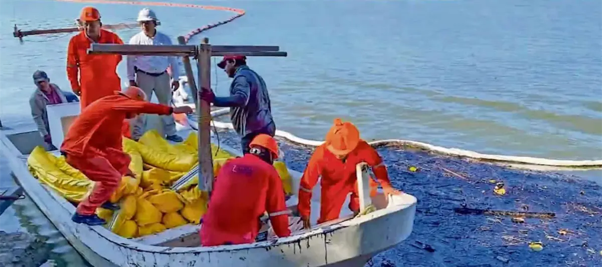 Van más de 345 mil litros de crudo recuperado tras derrame en ríos de Veracruz: Pemex