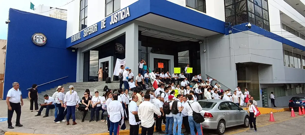 Protestan trabajadores del TSJ; exigen homologación de sueldos con los de burócratas federales