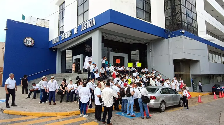 Protestan trabajadores del TSJ; exigen homologación de sueldos con los de burócratas federales