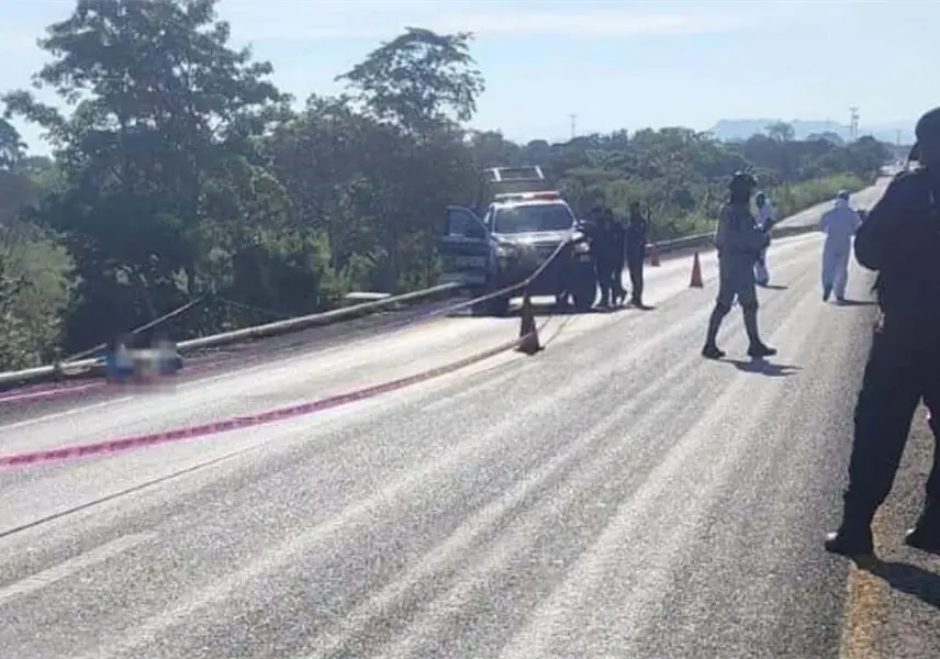 Localizan hombre sin vida sobre la Escárcega-Macuspana Localizan hombre sin vida sobre la Escárcega-Macuspana