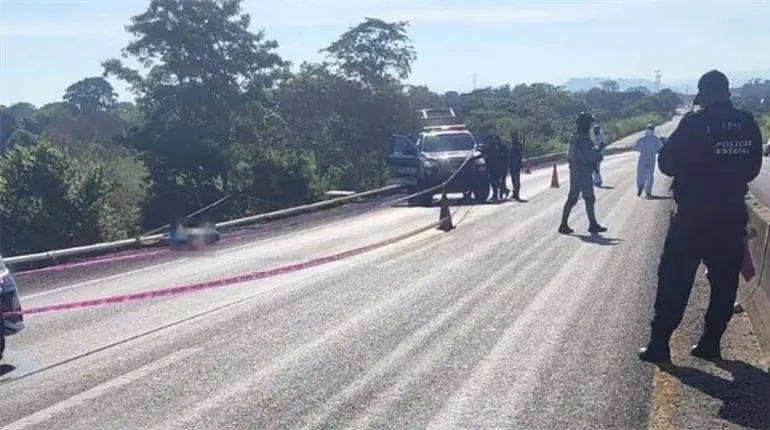 Lo hallan sin vida sobre la Escárcega-Villahermosa entrando a Macuspana