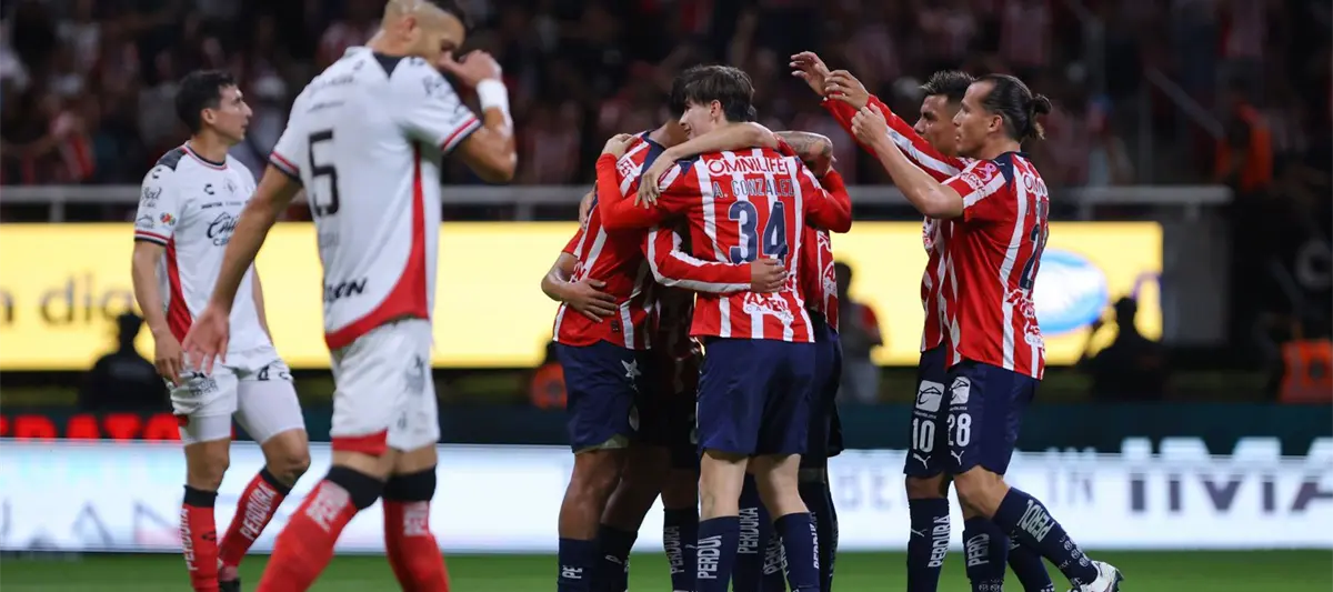 Con triplete de Armando González, Chivas golea al Atlas y se lleva el Clásico Tapatío