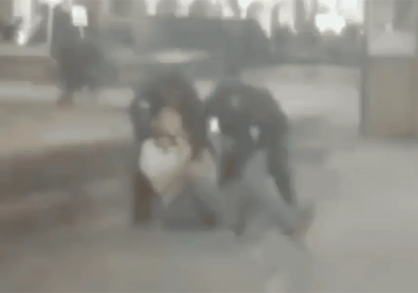 Acusan que por las noches, policías asaltan a transeúntes en Parque Juárez Acusan que por las noches, policías asaltan a transeúntes en Parque Juárez