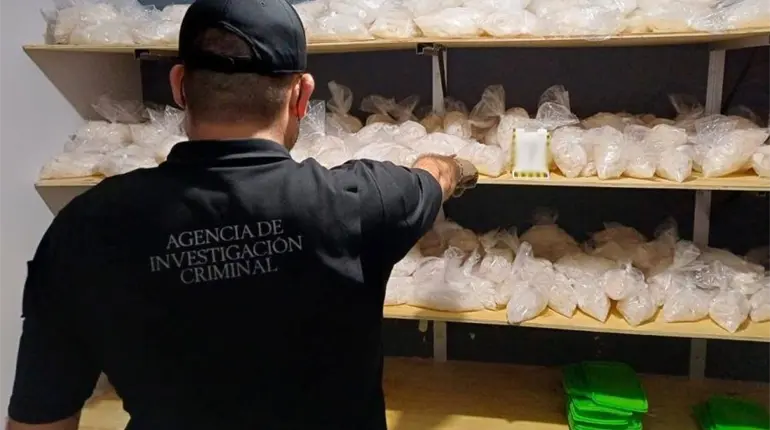 Tras cateo aseguran 385 kilos y 170 litros de metanfetamina en Sinaloa