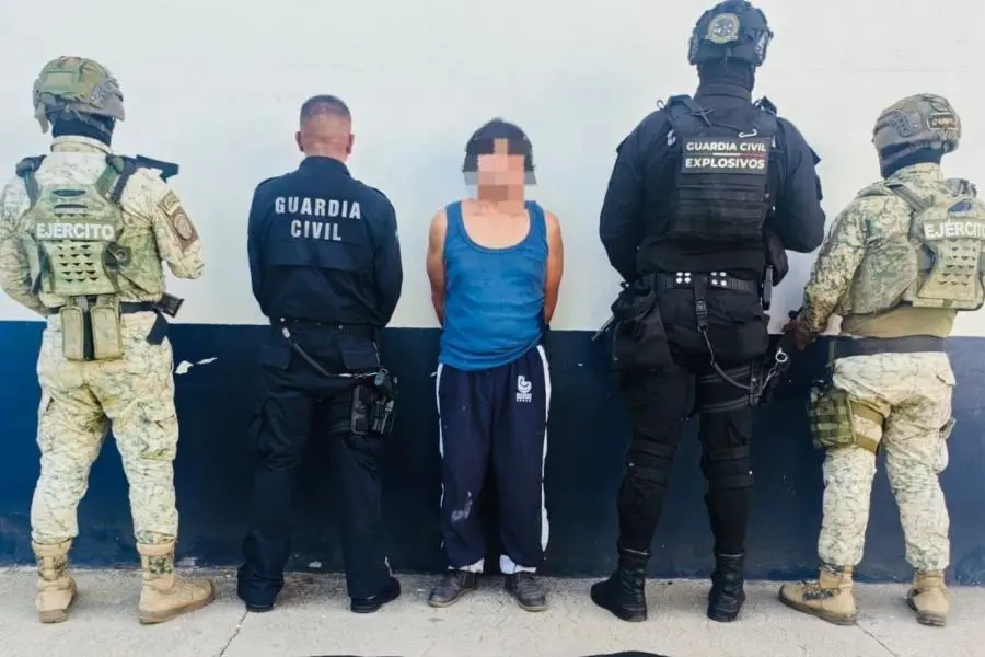 Detienen a un hombre en Michoacán con bombas caseras