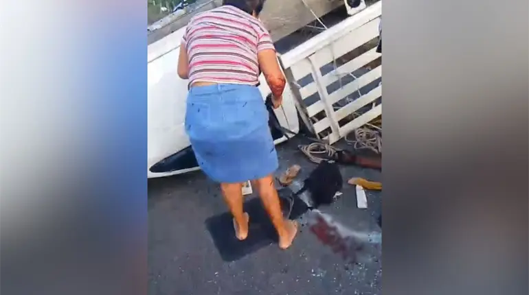 Dos heridos en volcadura de camioneta en Cupilco