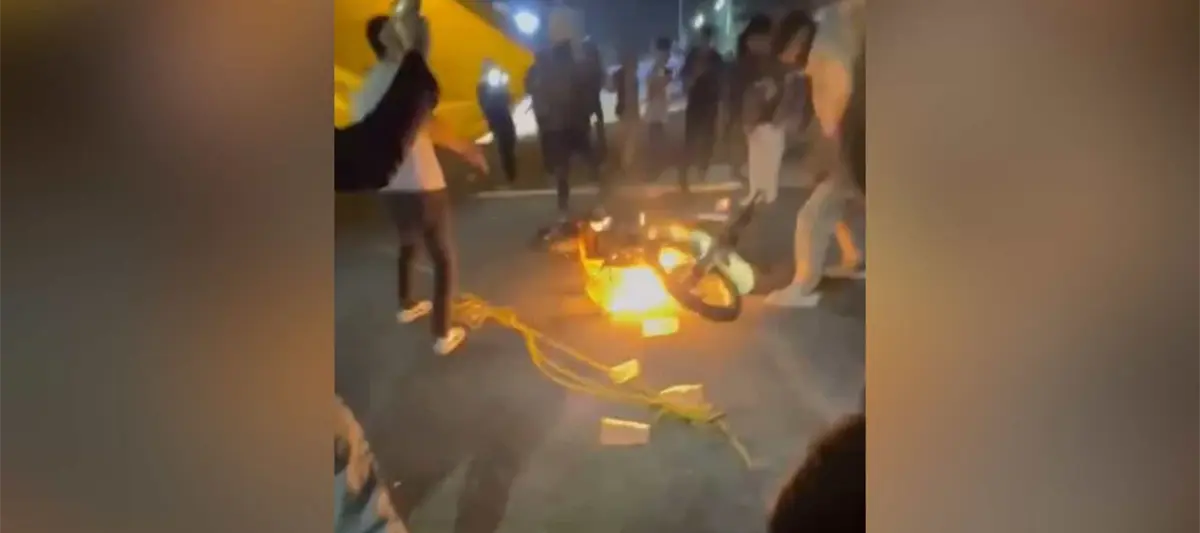 Con disturbios, quema de moto y carpa, termina rodada del Terror en Cuernavaca