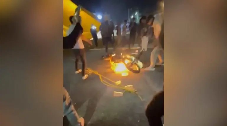 Con disturbios, quema de moto y carpa, termina rodada del Terror en Cuernavaca