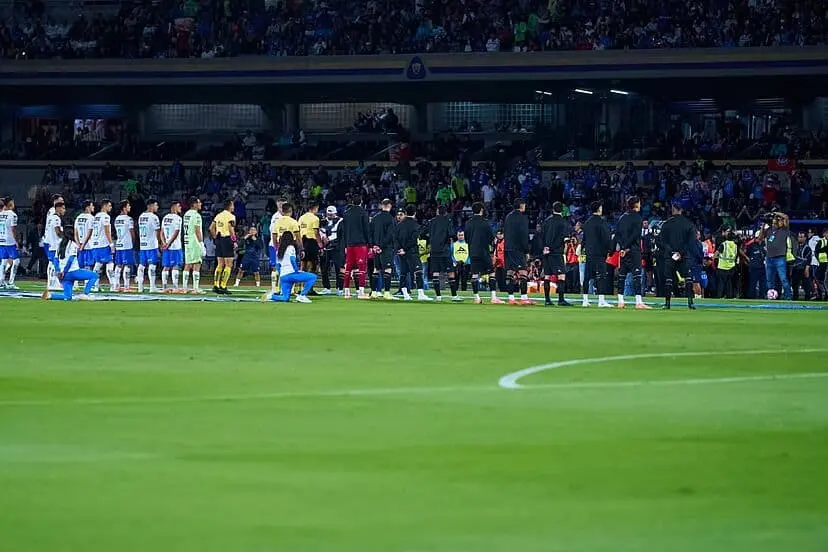 Cruz Azul lamenta y se deslinda de la muerte de aficionado en CU