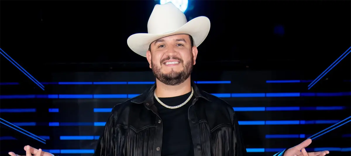 Sanción y multa para Edén Muñoz por cantar narcocorrido en concierto en Querétaro
