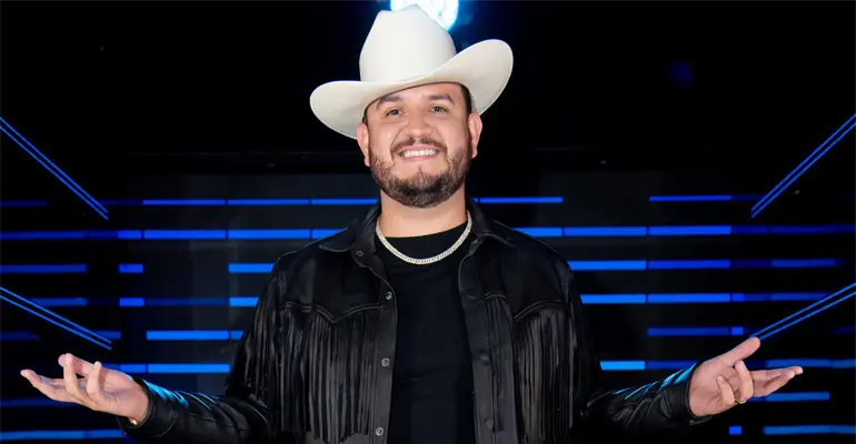Sanción y multa para Edén Muñoz por cantar narcocorrido en concierto en Querétaro