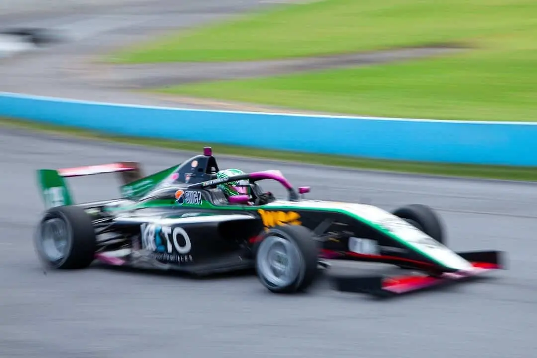 Elías Vignola, joven piloto tabasqueño que sueña con correr en IndyCar y F1