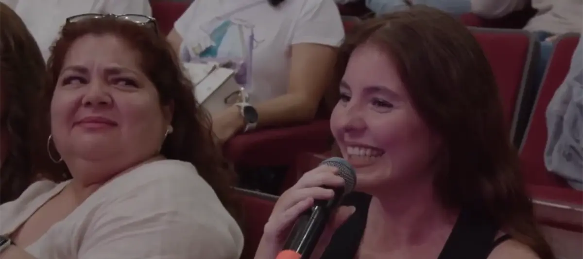 Me la paso bien, tomo mucho: funcionaria de Puerto Vallarta se viraliza tras show de Franco Escamilla