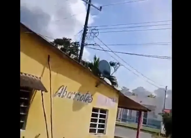 Habitantes de Comalcalco reportan fuga de gas de tubería de Pemex