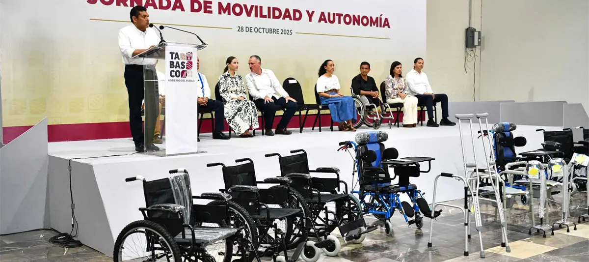 Entrega el gobernador May apoyos funcionales para 492 personas