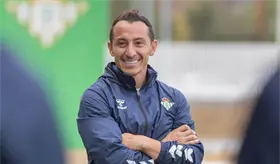 Deportivo La Coru&ntilde;a abre la puerta a Guardado como futuro entrenador