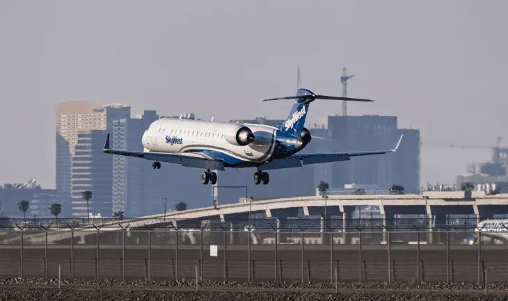 Apuñalan con un tenedor a dos menores durante vuelo a Alemania