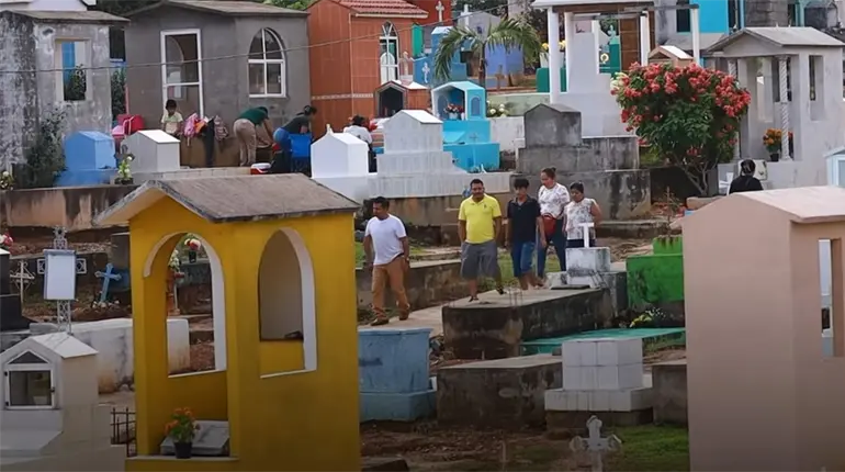 Esperan que 35 mil ciudadanos visiten los panteones administrados por Centro